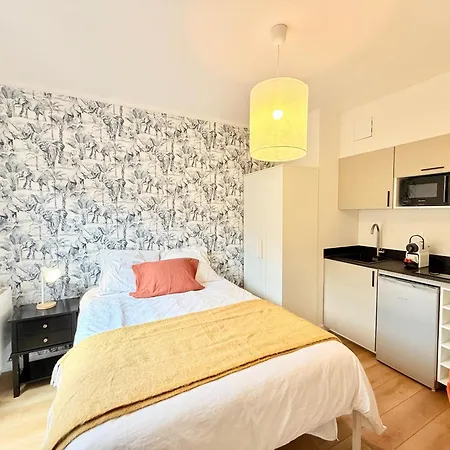 M094 Joli Avec Balcon Apartment *