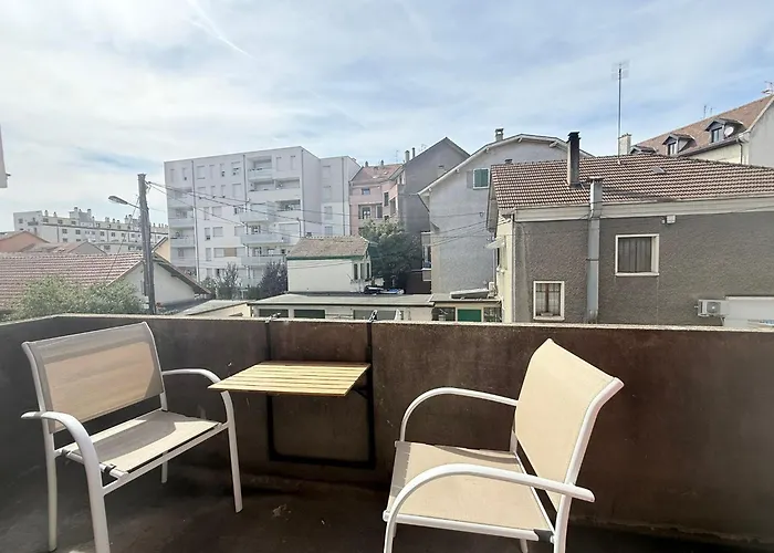 M094 Marquer Joli Avec Balcon