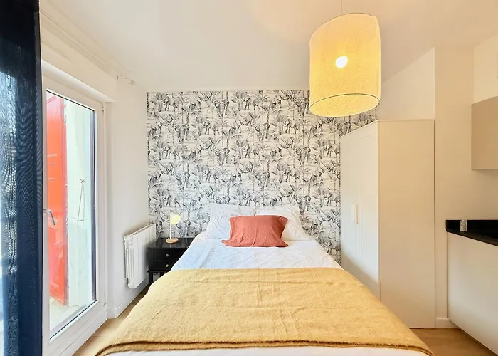 M094 Marquer Joli Avec Balcon Appartement *